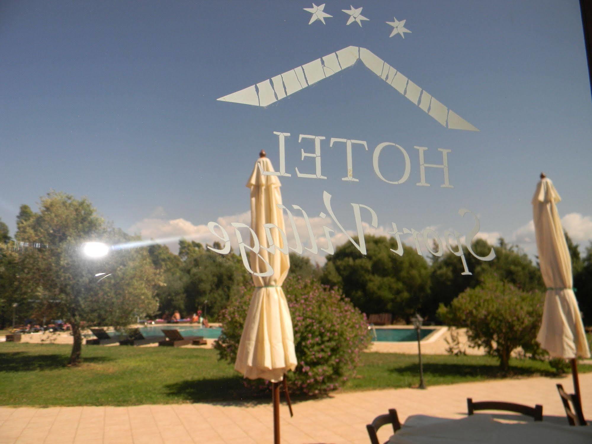Hotel Sport Village Иглесиас Екстериор снимка